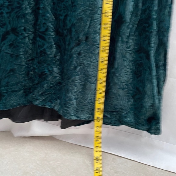 NEW Tadashi Shoji V-Neck‎ Velvet & Illusion Gown in Black/Forest [PLUS 18W ] - Picture 14 of 16